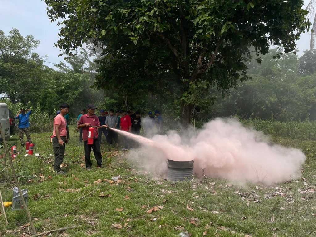 Pelatihan Fire and Safety untuk Karyawan
