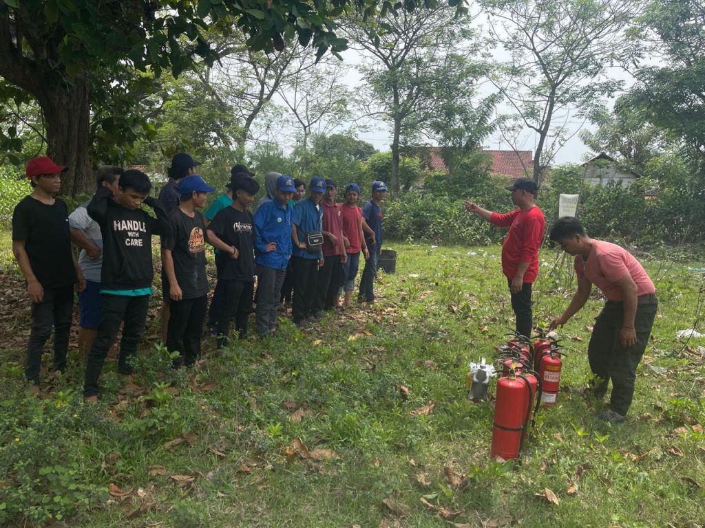 Pelatihan Fire and Safety untuk Karyawan